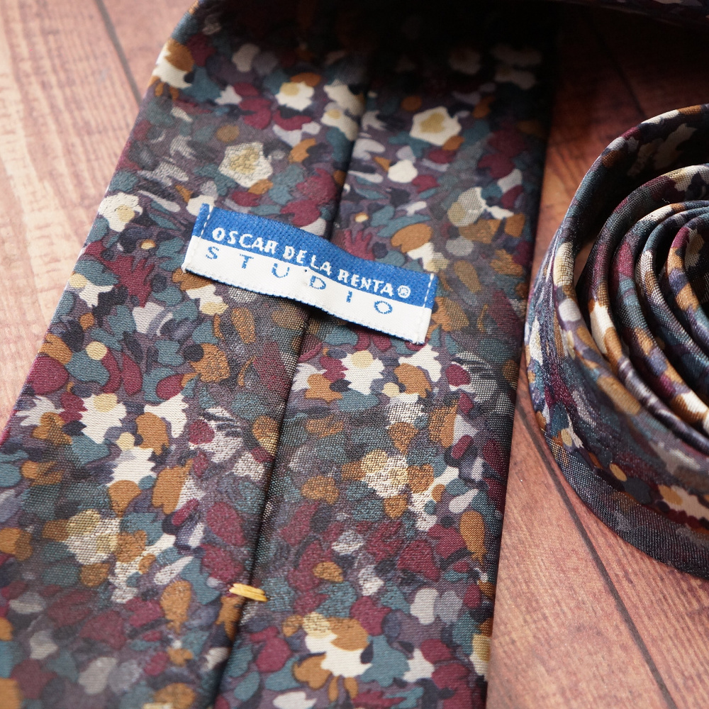Oscar de la Renta Neck Tie - Picture 3 of 3